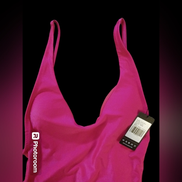 NWT RELLECIGA one piece swimsuit. Womens. Size: Small. Color: Rose/Hot pink. - Picture 2 of 12